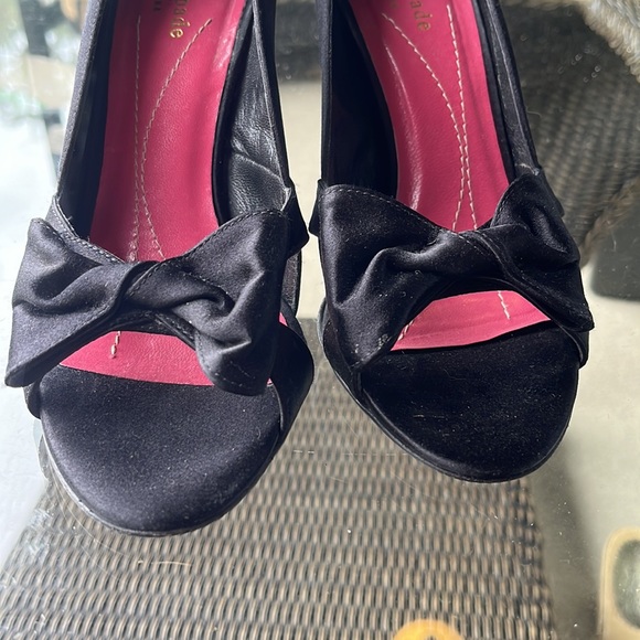 🐝 Kate Spade Sz 7.5 bow tie front open toe black sateen look leather shoes - Picture 7 of 12